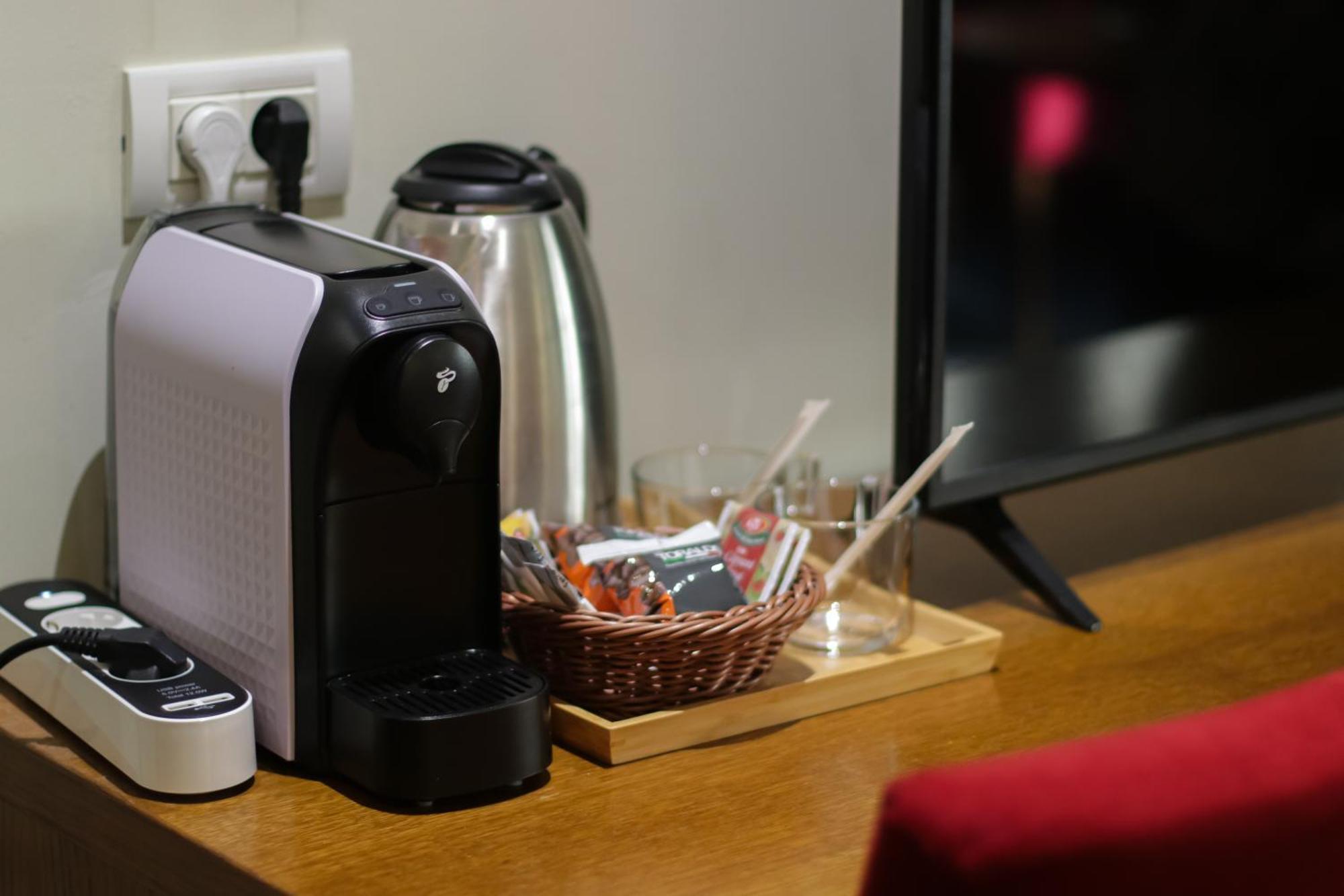 Opus Villa Sinaia Exterior foto A Nespresso coffee machine in a hotel room