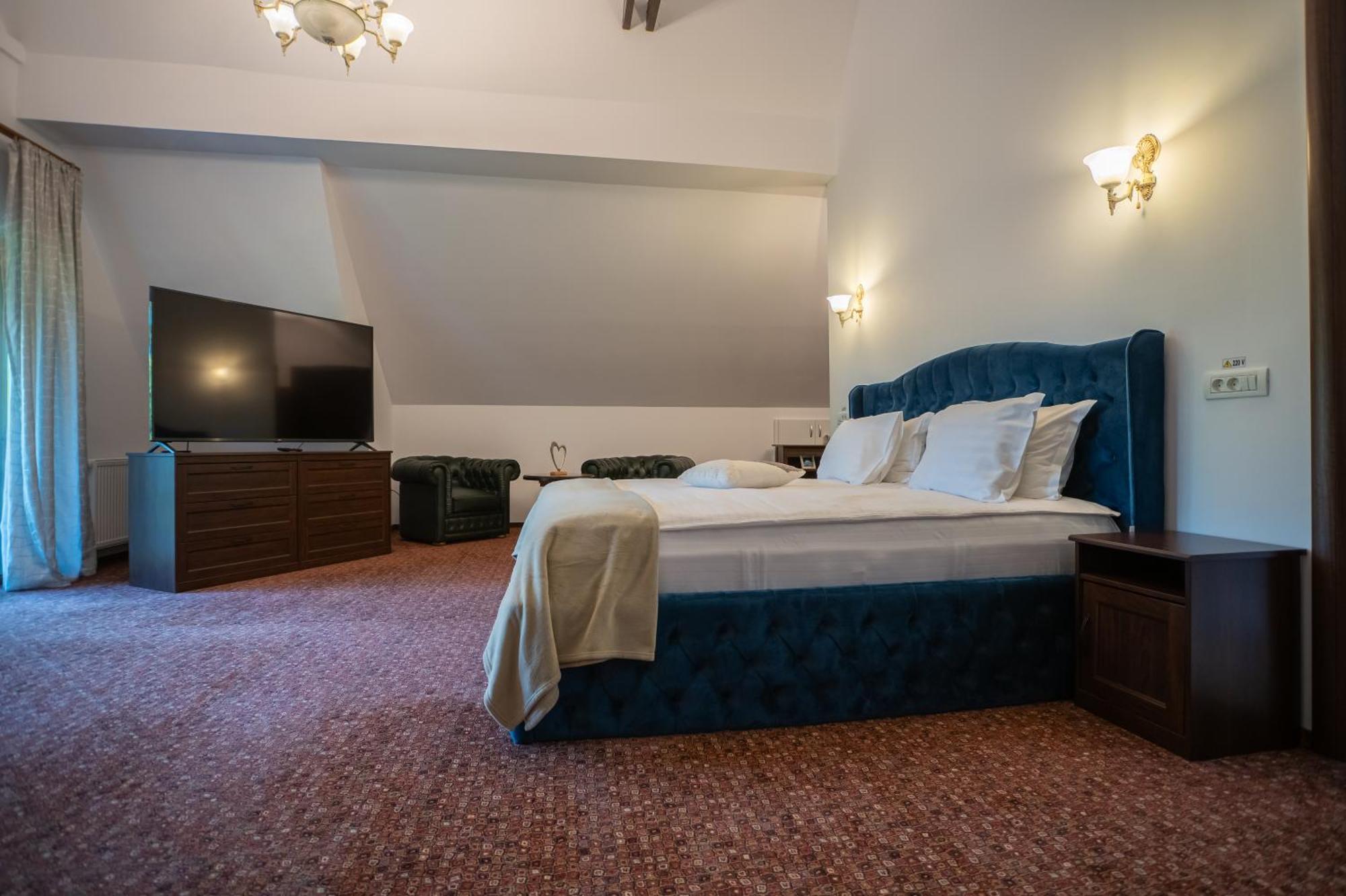 Opus Villa Sinaia Exterior foto A bedroom at the hotel