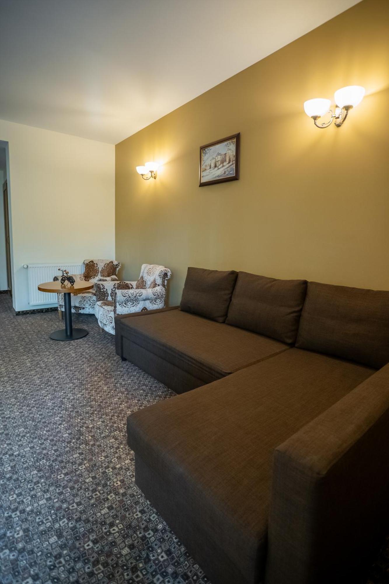 Opus Villa Sinaia Exterior foto A typical hotel room in the Czech Republic